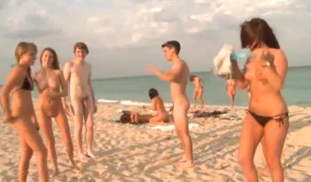 Watch this nude beach video and more amateur porn on XNXX